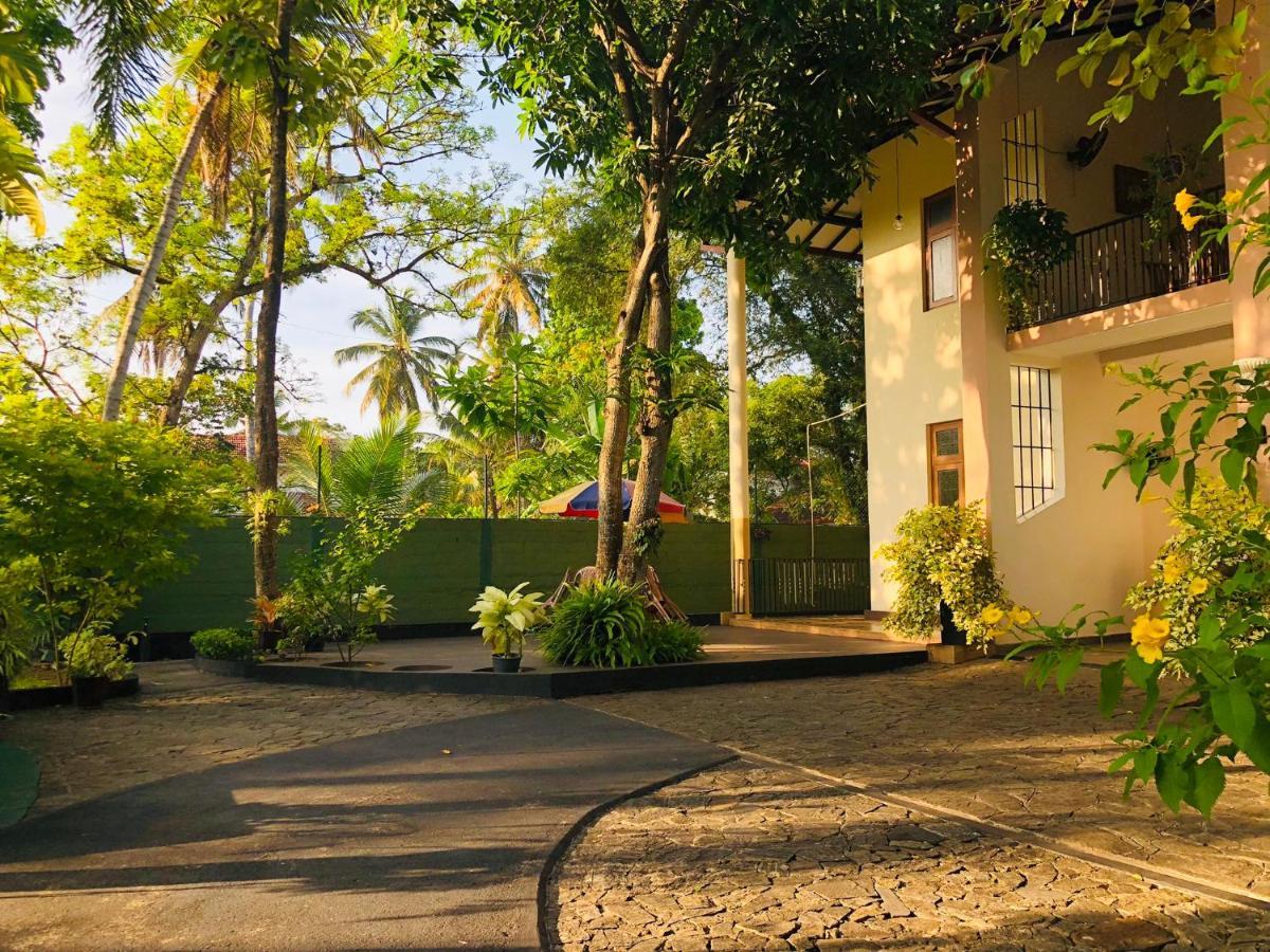 Bed and Breakfast West Dene Negombo Esterno foto