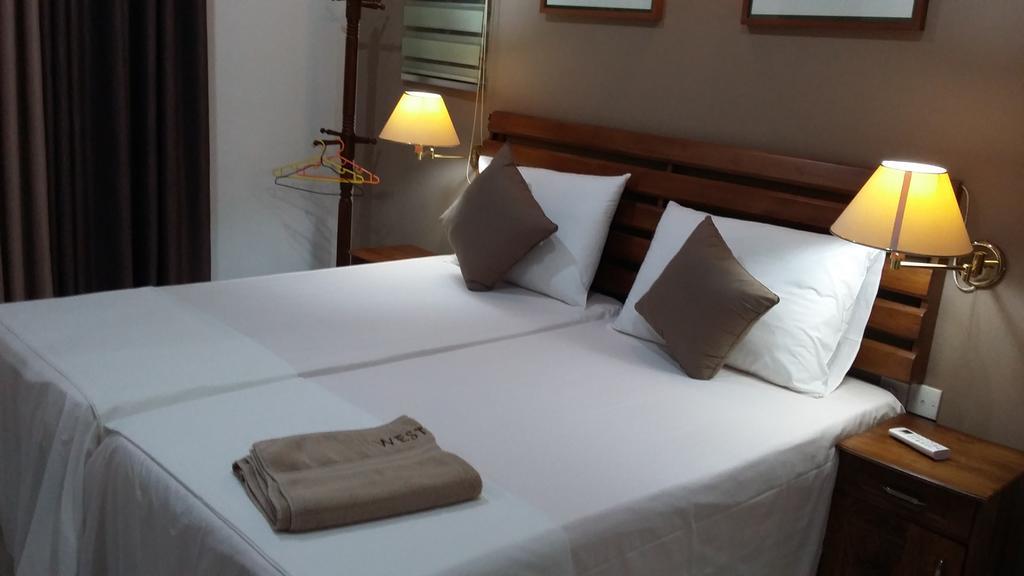 Bed and Breakfast West Dene Negombo Esterno foto