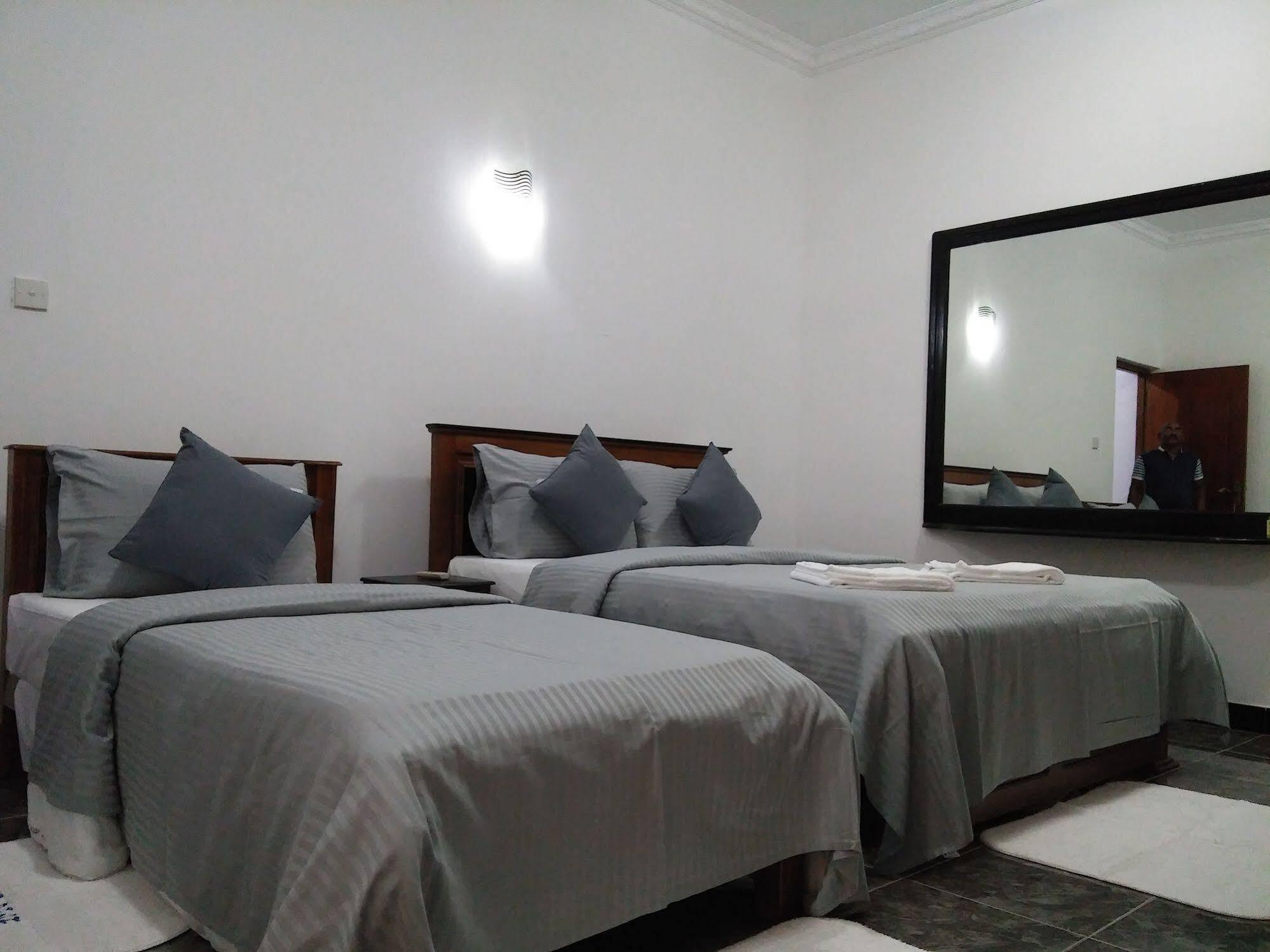 Bed and Breakfast West Dene Negombo Esterno foto